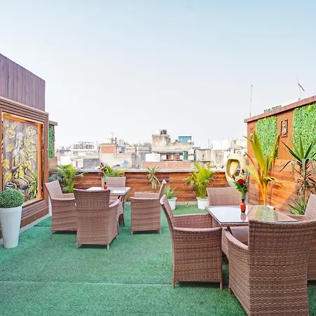 Hotel Gold Palace - 03 Mins Walk From New Delhi Railway Station-3